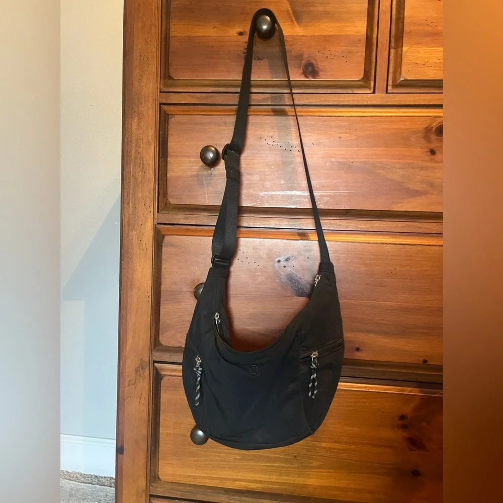 Lululemon Slouchy Sling Crossbody Bag Black 6L - Picture 2 of 4
